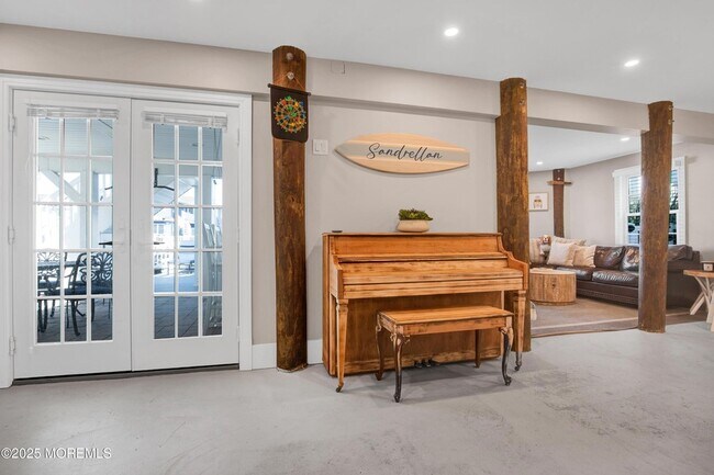 Building Photo - 206 N Lagoon Rd