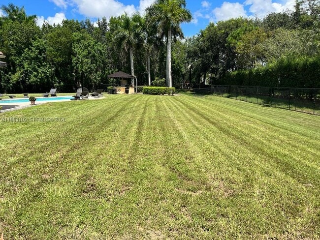 Building Photo - 2750 Jockey Cir