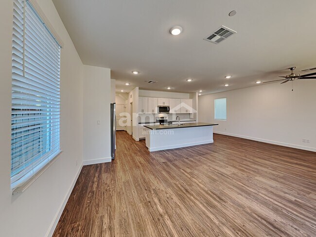 Building Photo - 3376 Blodwen St