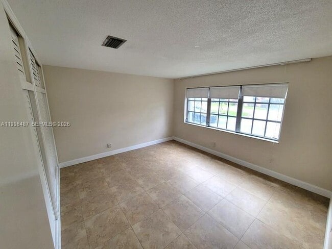 Building Photo - 1431 S 14th Ave