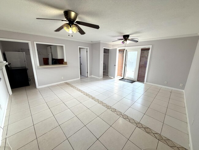 Building Photo - 711 NE 14 St