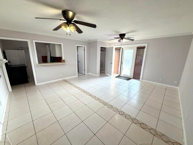 Building Photo - 711 NE 14th St