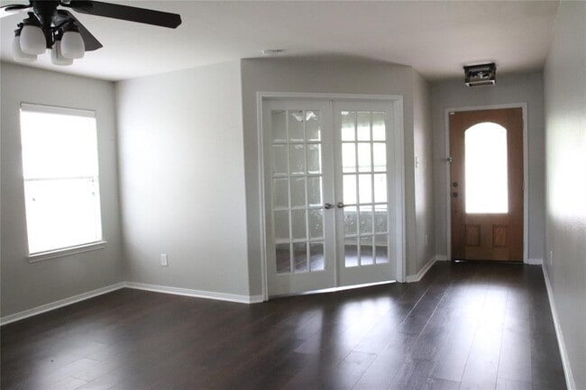 Building Photo - 2710 Sandberry Dr