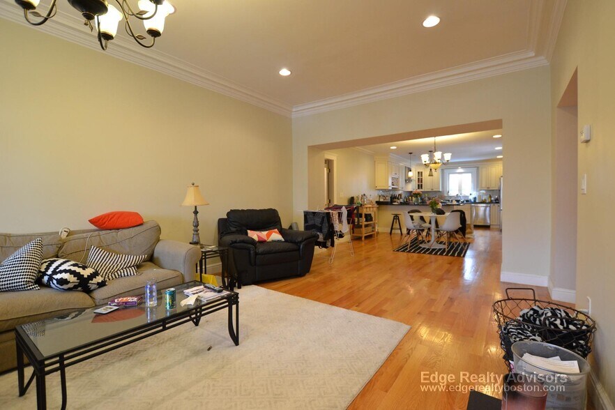 Building Photo - 6 Cummings Rd