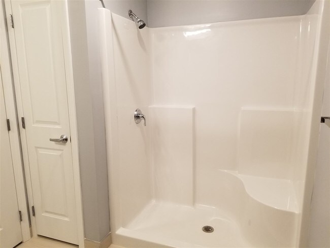 Building Photo - 52 E Ridge Dr