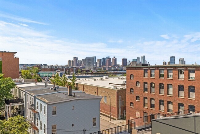 Building Photo - 277 Border St