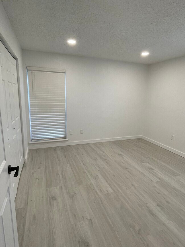 Building Photo - 2955 SE 53rd Ct