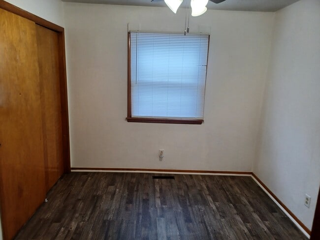 Building Photo - 321 Elder St