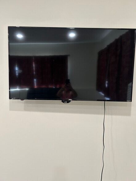 Building Photo - 812 Commercial St