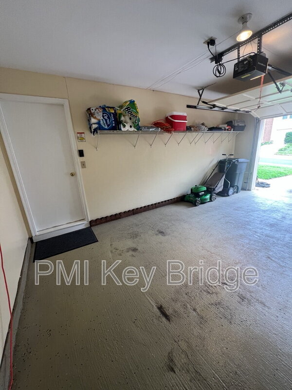 Building Photo - 7427 Salford Ct