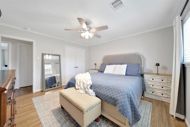 Building Photo - 4402 Fallbrook Dr
