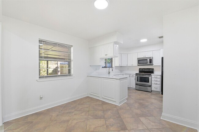 Building Photo - 16318 Cypress Point Dr