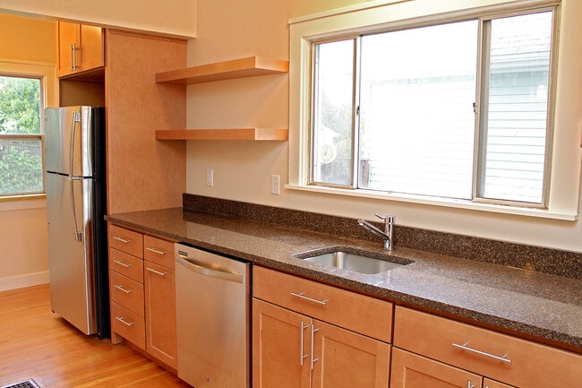 Building Photo - 3423 NE 54th Ave