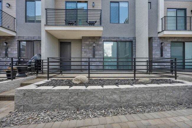 Building Photo - Fully Furnished Modern Townhome with utilities included and flexible lease options available