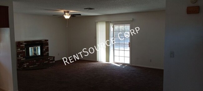 Building Photo - 3 Bedroom Home for Rent in Barstow