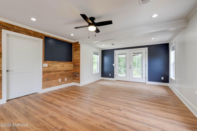 Building Photo - 554 Edwards Rd