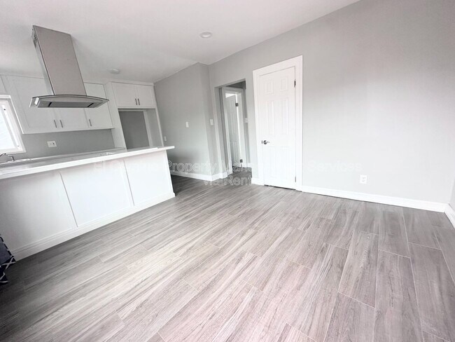 Building Photo - 3367 Walnut St