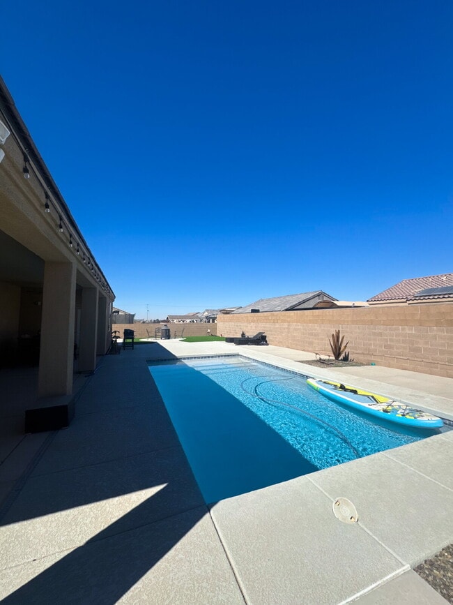 Building Photo - Stunning Foothills Paradise