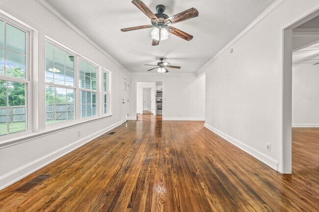 Building Photo - 3-Bedroom, 3-Bath Single-Family Home with Fenced Yard in Cookeville