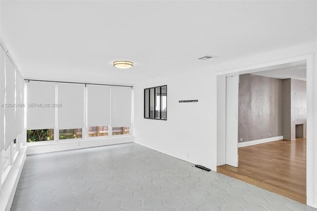 Building Photo - 9040 Carlyle Ave