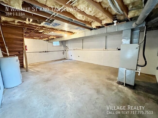 Building Photo - 492 N Walnut St