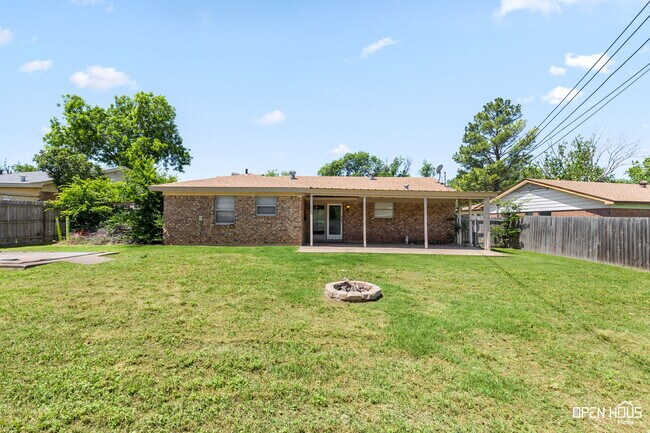 Building Photo - 4615 Hollandale Ave