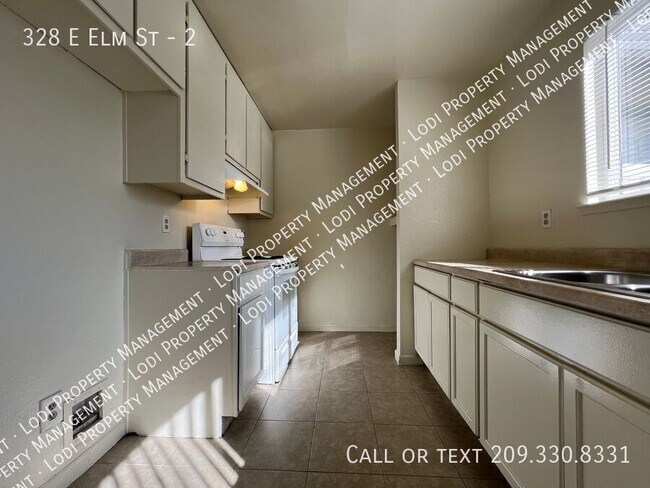 Building Photo - 328 E Elm St