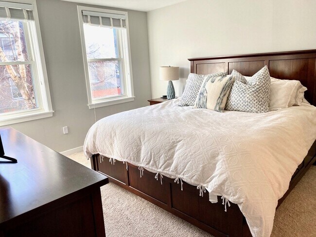 Building Photo - 47 Harvard St