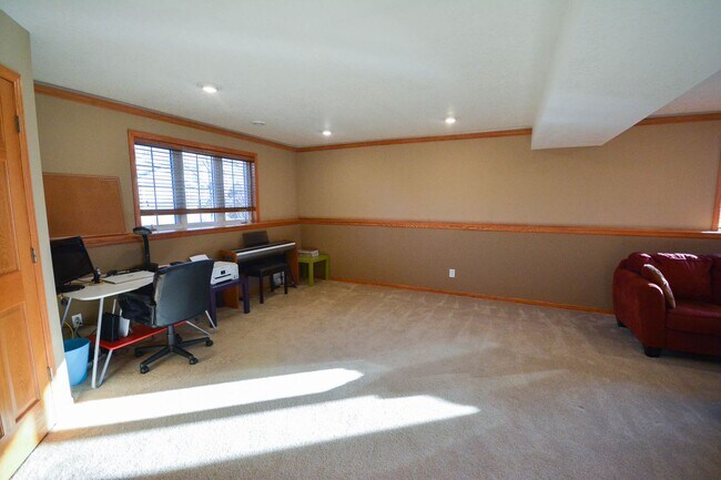 Building Photo - Incredible home in desirable Hart Farms location!
