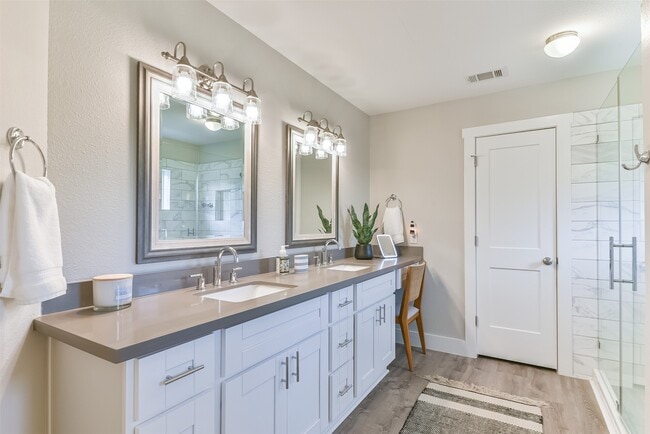 Building Photo - 1799 E Winn Ave