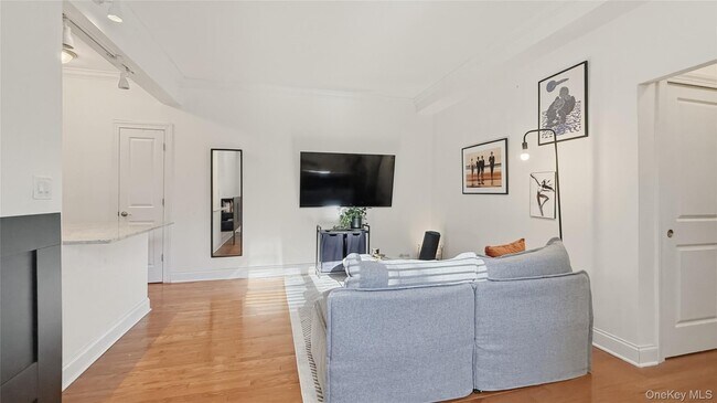 Building Photo - 4489 Broadway