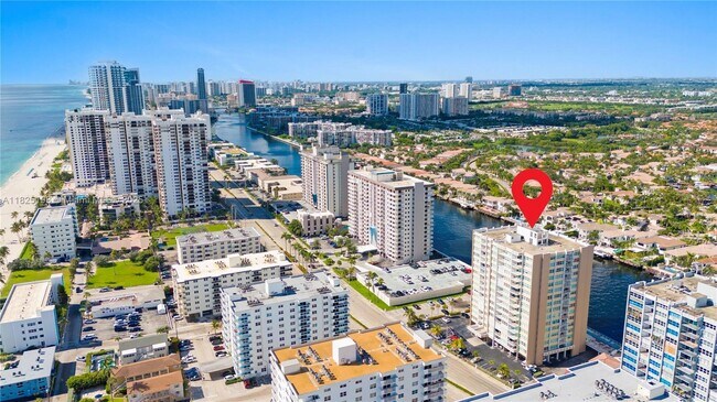 Building Photo - 1410 S Ocean Dr
