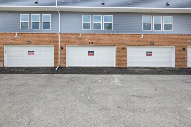 Building Photo - 4849 Lismore Ln