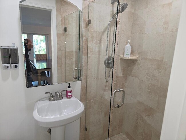 Building Photo - 1532 Fletcher St