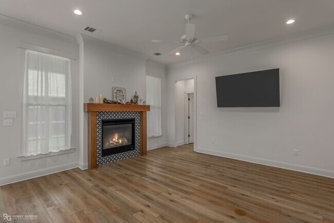 Building Photo - Gorgeous 3 bed 3 bath home for lease | Nor...