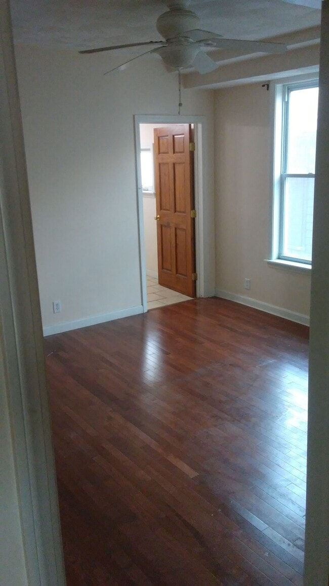 Building Photo - 176 Elm St