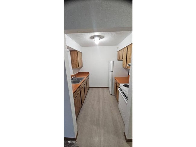 Building Photo - 16 Green River Rd