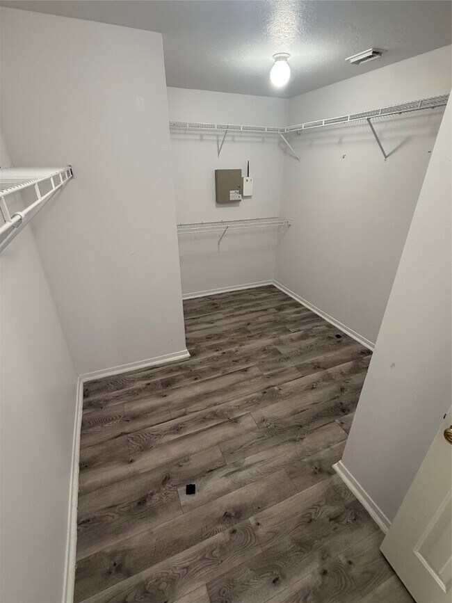Building Photo - 1809 Oakland Cir