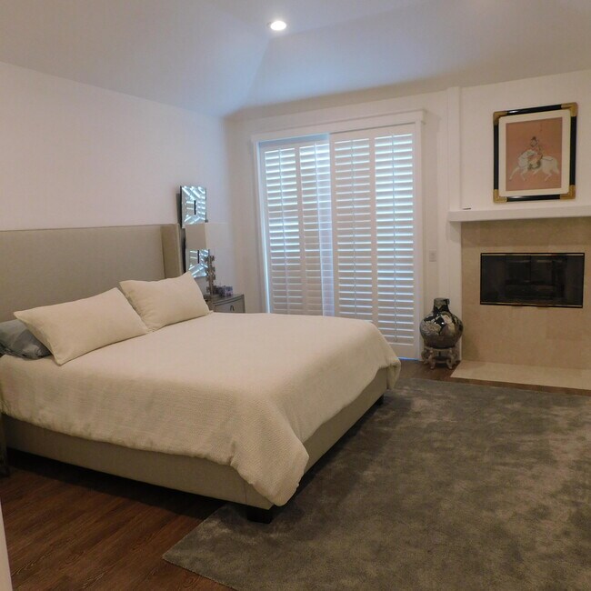 Building Photo - 14 Mission Palms Dr W