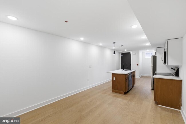 Building Photo - 863 N 43rd St