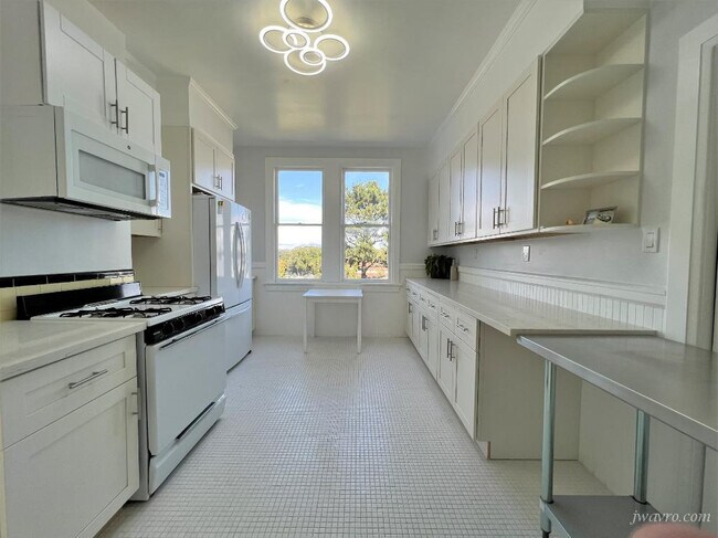 Building Photo - 250-254-254 Carl St