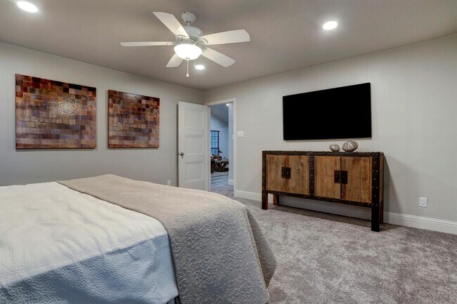 Building Photo - 1239 Hawaii Dr