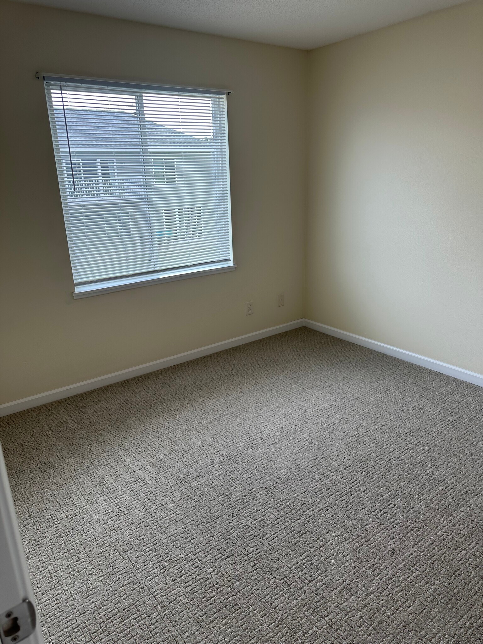 Building Photo - 2404 3rd Ave SE