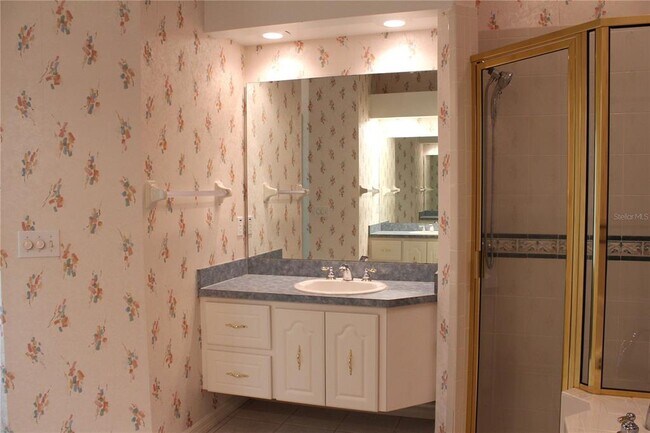 Building Photo - 2228 Lake Holloway Blvd