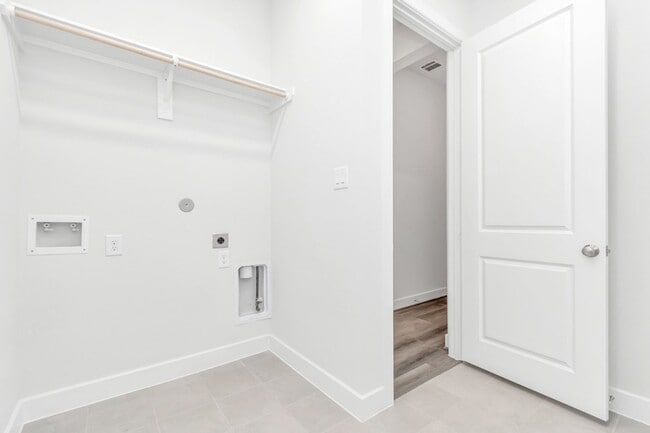 Building Photo - 21118 Chelton Bch Dr