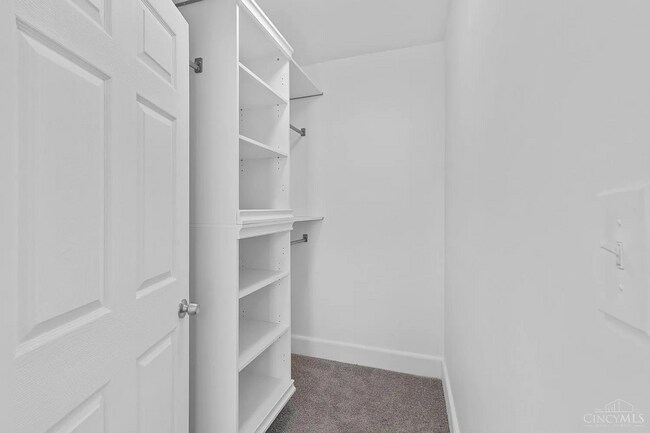 Building Photo - Newly renovated! Available August 1st 2027