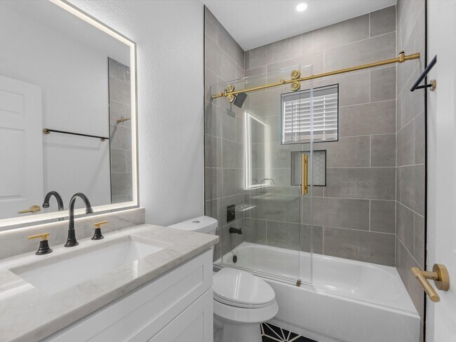 Building Photo - 900 Lucky St