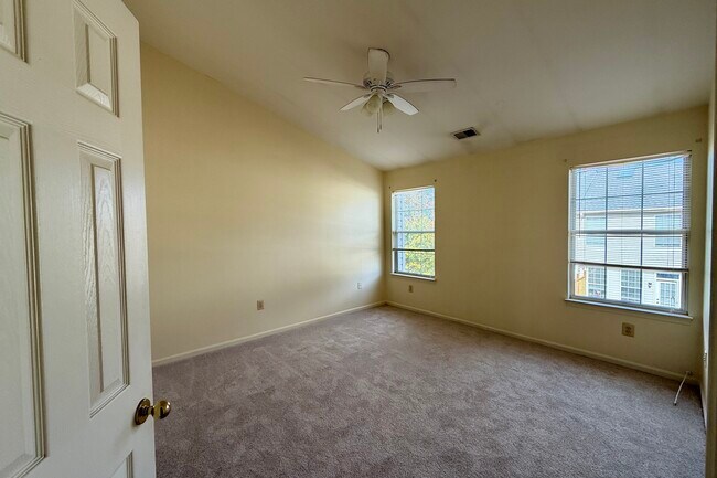 Building Photo - 14614 Stream Pond Dr