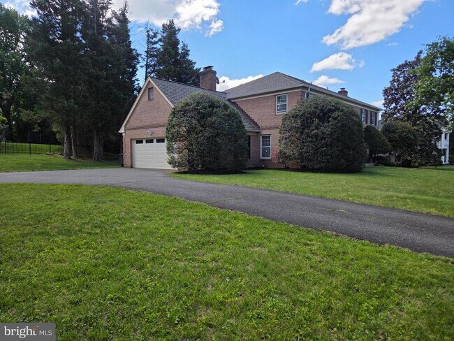Building Photo - 1209 Perry William Dr
