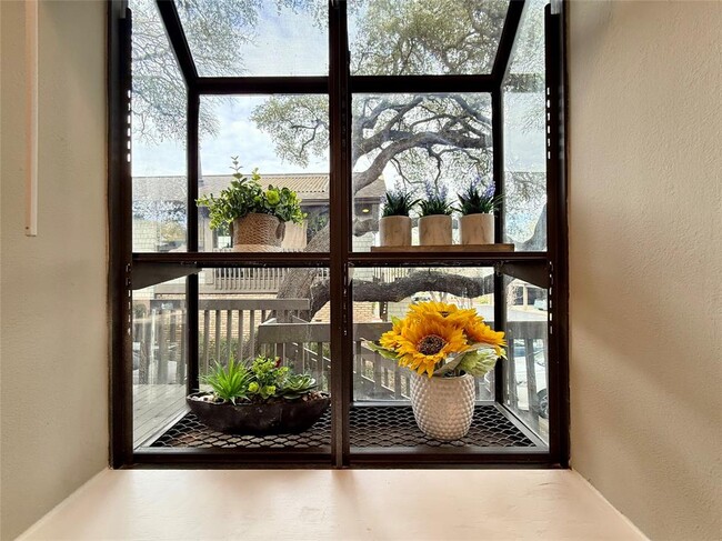 Building Photo - 7122 Wood Hollow Dr